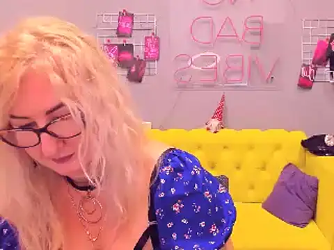 Snapshot of ChristyBrooks chatting on January 20, 6:21 pm ChristyBrooks online show from January 20, 6:21 pm