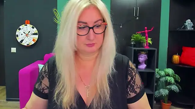 Snapshot of ChristyBrooks chatting on February 19, 12:11 pm ChristyBrooks online show from February 19, 12:11 pm