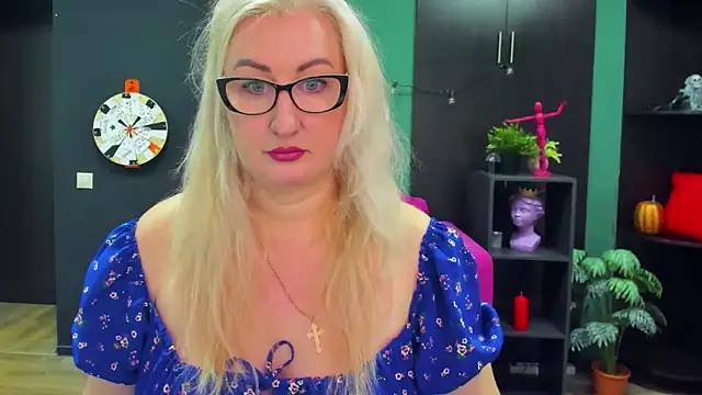 Snapshot of ChristyBrooks chatting on February 21, 12:28 pm ChristyBrooks online show from February 21, 12:28 pm