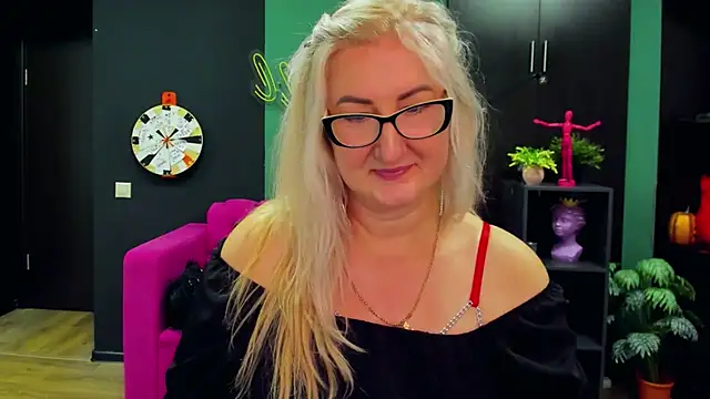 Snapshot of ChristyBrooks chatting on March 2, 2:32 pm ChristyBrooks online show from March 2, 2:32 pm