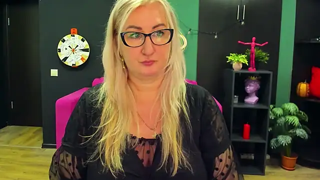 Snapshot of ChristyBrooks chatting on March 5, 7:38 pm ChristyBrooks online show from March 5, 7:38 pm