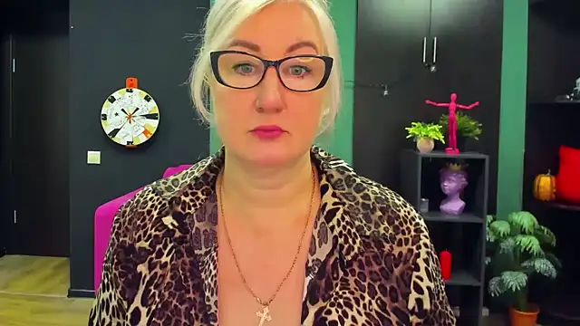 Snapshot of ChristyBrooks chatting on March 6, 1:14 pm ChristyBrooks online show from March 6, 1:14 pm