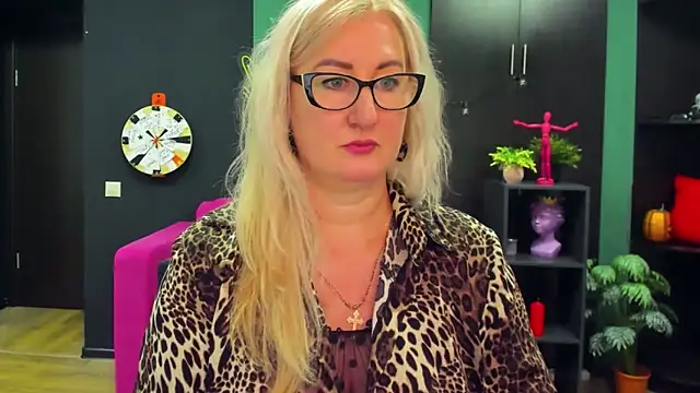 Snapshot of ChristyBrooks chatting on March 6, 4:17 pm ChristyBrooks online show from March 6, 4:17 pm