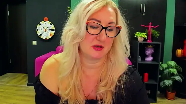 Snapshot of ChristyBrooks chatting on March 7, 4:22 pm ChristyBrooks online show from March 7, 4:22 pm