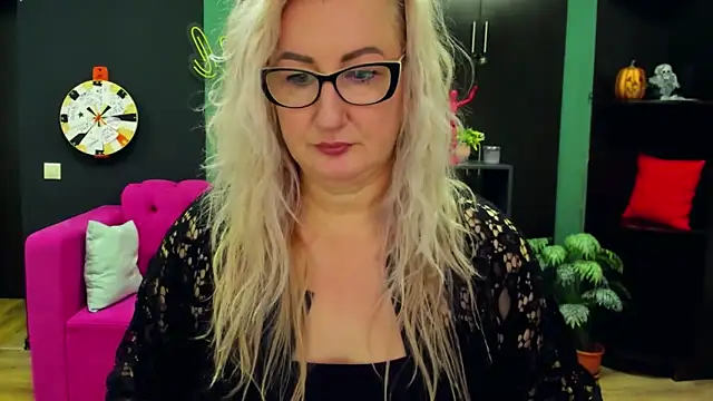 Snapshot of ChristyBrooks chatting on March 19, 12:34 pm ChristyBrooks online show from March 19, 12:34 pm