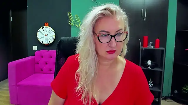 Snapshot of ChristyBrooks chatting on September 24, 1:25 pm ChristyBrooks online show from September 24, 1:25 pm