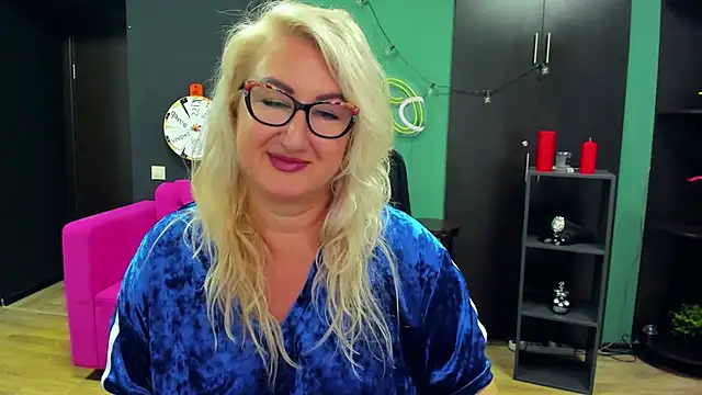 Snapshot of ChristyBrooks chatting on October 1, 1:17 pm ChristyBrooks online show from October 1, 1:17 pm