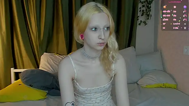 Snapshot of Lexy-Woorhez chatting on June 17, 4:19 pm Lexy-Woorhez online show from June 17, 4:19 pm