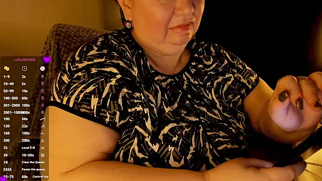 Snapshot of SexxyDreams1 chatting on February 6, 12:33 am SexxyDreams1 online show from February 6, 12:33 am