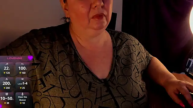 Snapshot of SexxyDreams1 chatting on March 5, 6:23 am SexxyDreams1 online show from March 5, 6:23 am