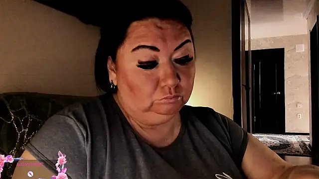 Snapshot of SexxyDreams1 chatting on September 30, 5:12 am SexxyDreams1 online show from September 30, 5:12 am