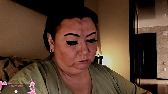 Snapshot of SexxyDreams1 chatting on October 8, 5:38 am SexxyDreams1 online show from October 8, 5:38 am