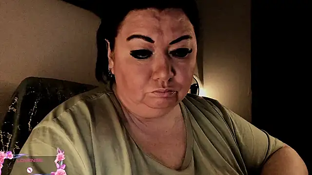 Snapshot of SexxyDreams1 chatting on October 13, 4:45 am SexxyDreams1 online show from October 13, 4:45 am