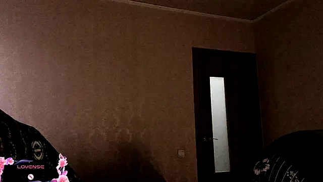 Snapshot of SexxyDreams1 chatting on December 5, 3:48 am SexxyDreams1 online show from December 5, 3:48 am