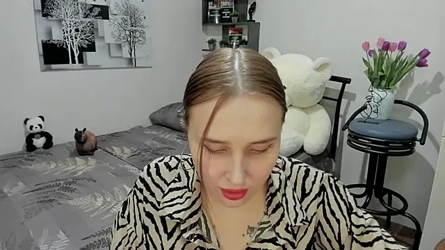 LinaTruly online show from March 8, 9:18 pm