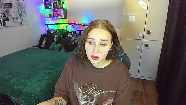 LinaTruly online show from February 5, 9:41 pm