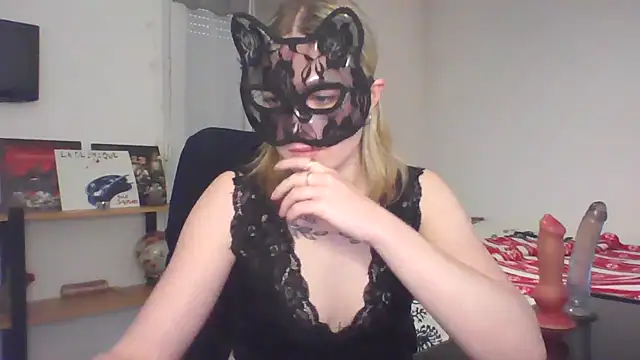 Snapshot of Cat_Valentina chatting on March 20, 5:47 pm Cat Valentina online show from March 20, 5:47 pm