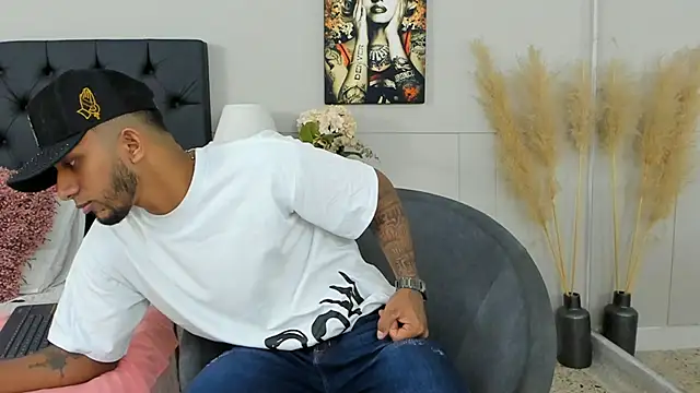 Snapshot of Robin_Rief chatting on March 7, 3:19 am Robin Rief online show from March 7, 3:19 am