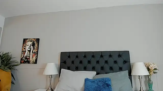 Snapshot of Robin_Rief chatting on October 2, 3:35 am Robin Rief online show from October 2, 3:35 am