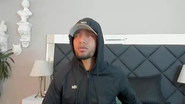 Robin Rief online show from November 25, 3:39 am