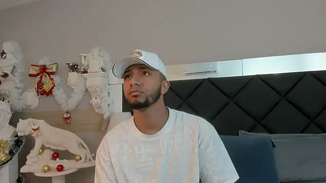 Robin Rief online show from December 4, 3:49 am