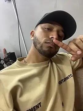 Robin Rief online show from March 10, 8:47 pm