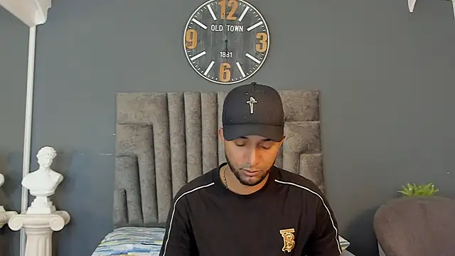 Snapshot of Robin_Rief chatting on May 16, 7:23 pm Robin Rief online show from May 16, 7:23 pm