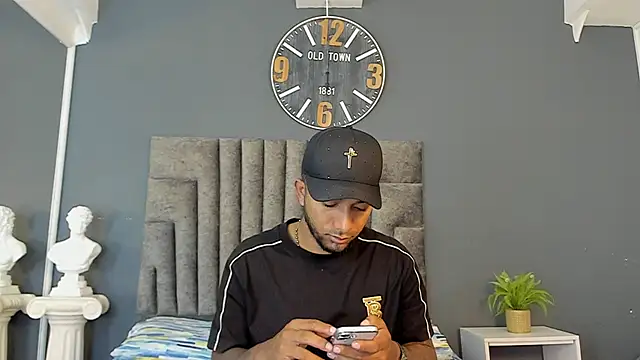 Snapshot of Robin_Rief chatting on May 18, 7:20 pm Robin Rief online show from May 18, 7:20 pm