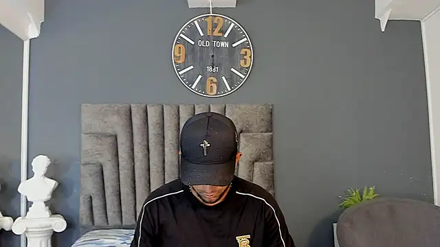 Snapshot of Robin_Rief chatting on May 20, 7:31 pm Robin Rief online show from May 20, 7:31 pm