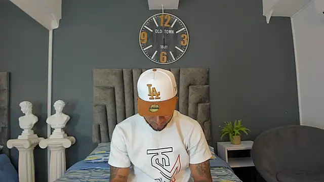 Snapshot of Robin_Rief chatting on May 23, 7:29 pm Robin Rief online show from May 23, 7:29 pm