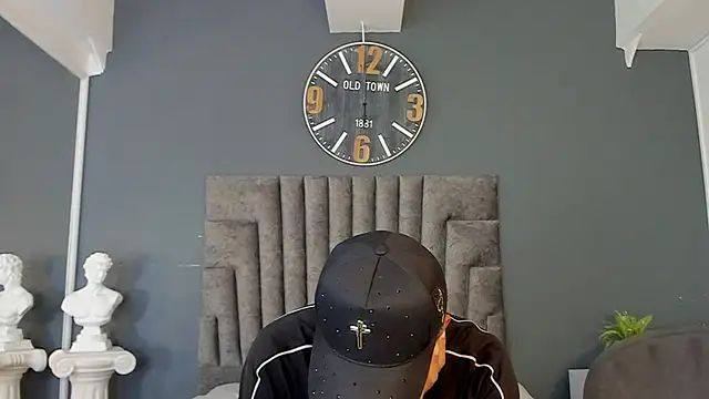 Snapshot of Robin_Rief chatting on June 6, 7:29 pm Robin Rief online show from June 6, 7:29 pm