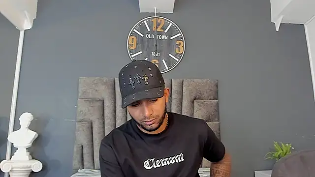 Snapshot of Robin_Rief chatting on June 27, 7:19 pm Robin Rief online show from June 27, 7:19 pm