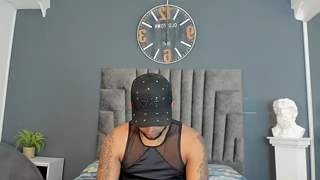 Snapshot of Robin_Rief chatting on August 2, 7:23 pm Robin Rief online show from August 2, 7:23 pm
