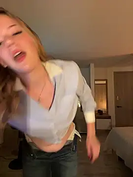 Snapshot of NicoleCut chatting on February 7, 12:09 am NicoleCut online show from February 7, 12:09 am