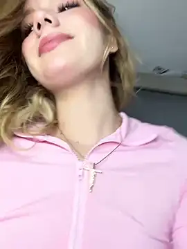 Snapshot of NicoleCut chatting on February 12, 11:18 am NicoleCut online show from February 12, 11:18 am