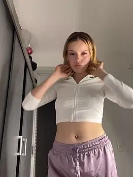 Snapshot of NicoleCut chatting on February 13, 11:17 am NicoleCut online show from February 13, 11:17 am