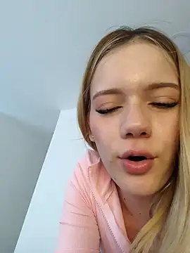 Snapshot of NicoleCut chatting on February 18, 2:06 pm NicoleCut online show from February 18, 2:06 pm