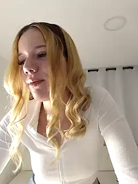 Snapshot of NicoleCut chatting on February 21, 11:01 am NicoleCut online show from February 21, 11:01 am