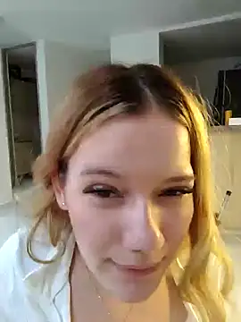 Snapshot of NicoleCut chatting on February 21, 2:06 pm NicoleCut online show from February 21, 2:06 pm