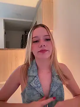 Snapshot of NicoleCut chatting on February 27, 10:59 am NicoleCut online show from February 27, 10:59 am