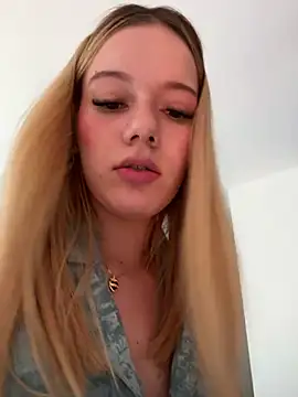 Snapshot of NicoleCut chatting on February 27, 2:00 pm NicoleCut online show from February 27, 2:00 pm