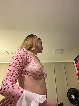 Snapshot of NicoleCut chatting on September 12, 10:37 am NicoleCut online show from September 12, 10:37 am