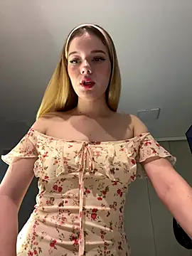 Snapshot of NicoleCut chatting on September 25, 10:41 am NicoleCut online show from September 25, 10:41 am