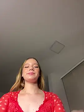 Snapshot of NicoleCut chatting on October 2, 10:33 am NicoleCut online show from October 2, 10:33 am