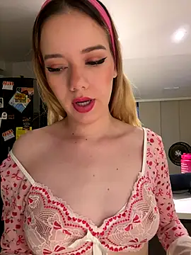 Snapshot of NicoleCut chatting on November 3, 10:49 am NicoleCut online show from November 3, 10:49 am