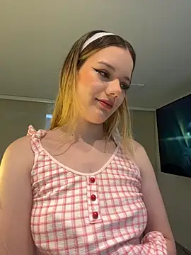 Snapshot of NicoleCut chatting on November 8, 10:48 am NicoleCut online show from November 8, 10:48 am