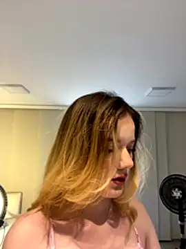 Snapshot of NicoleCut chatting on November 20, 9:58 pm NicoleCut online show from November 20, 9:58 pm