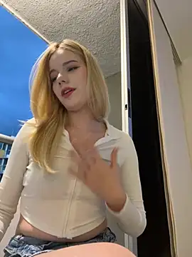 Snapshot of NicoleCut chatting on December 1, 10:48 pm NicoleCut online show from December 1, 10:48 pm