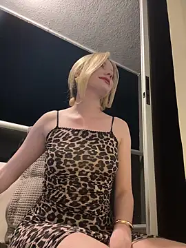 Snapshot of NicoleCut chatting on December 14, 11:31 pm NicoleCut online show from December 14, 11:31 pm