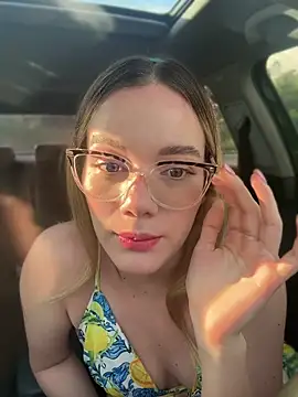 NicoleCut online show from April 29, 10:05 pm